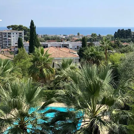 Agreable 2 Pieces De 53m2 Avec Vue Degagee Sur Mer Apartman Antibes