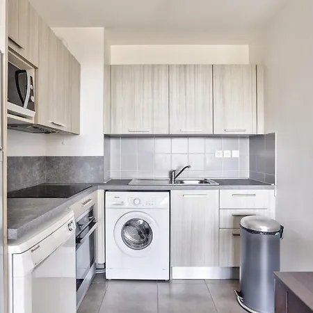 Agreable 2 Pieces De 53m2 Avec Vue Degagee Sur Mer Apartman Antibes