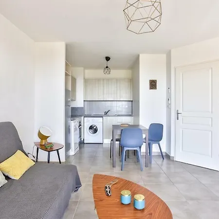 Agreable 2 Pieces De 53m2 Avec Vue Degagee Sur Mer * Antibes